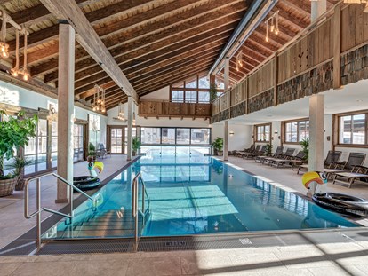 Familienhotel - Pools: Schwimmteich - Thermal-Wasserwelt - Familien und Vitalhotel Mühlpointhof ***S