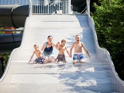 Familienhotel - Schwimmkurse im Hotel - Oberbozen - Ritten - Wellenrutsche - Familien - und Wellnesshotel Prokulus