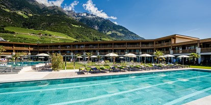 Familienhotel - Südtirol - Outdoor-Pool - Familien - und Wellnesshotel Prokulus
