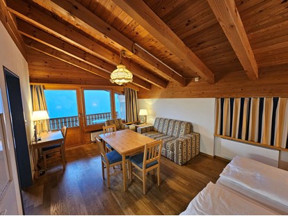 Familienhotel - Graubünden - Zweizimmer-Apartment Superior,
Balkon oder Terrasse
Aparthotel Muchetta, Davos Wiesen, Schweiz - Aparthotel Muchetta