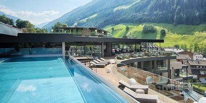 Familienhotel - Pools: Infinity Pool - Außerrotte - A&L Wellnessresort