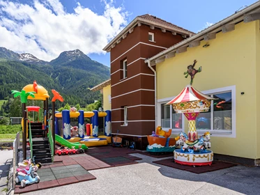 Kinderhotel: Außenspielbereich - Das Familien-Clubhotel Wolkensteinbär