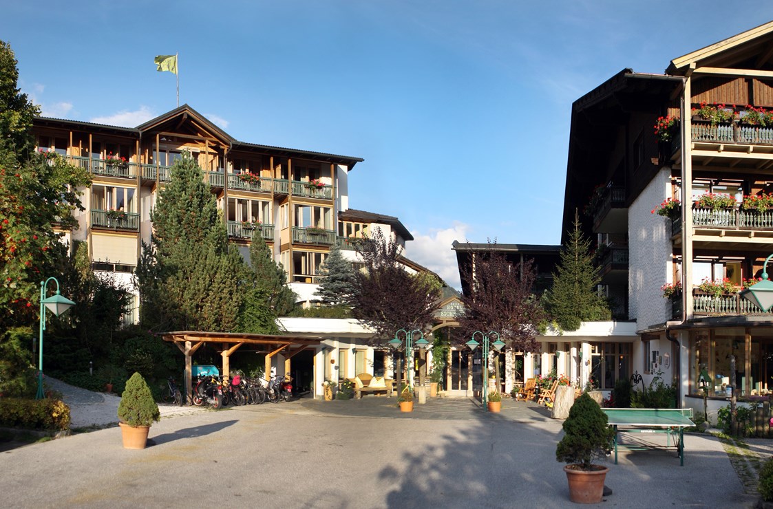 Kinderhotel: Außenansicht Hotel Eschenhof - Ortners Eschenhof - Alpine Slowness