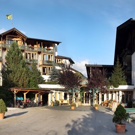Kinderhotel: Außenansicht Hotel Eschenhof - Ortners Eschenhof - Alpine Slowness