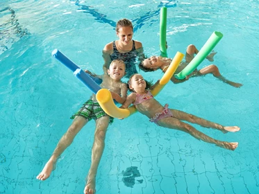 Kinderhotel: Schwimmkurs - Die Seitenalm