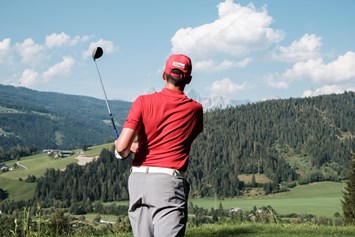 Kinderhotel: Im Golfhotel Gut Weissenhof in Salzburg spielerisch die ersten Golfschwünge ziehen.  - Hotel Gut Weissenhof ****S