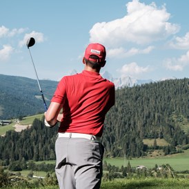 Kinderhotel: Im Golfhotel Gut Weissenhof in Salzburg spielerisch die ersten Golfschwünge ziehen.  - Hotel Gut Weissenhof ****S