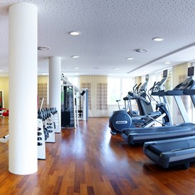 Kinderhotel: Fitnessraum mit Panorama-Blick im Hotel Gut Weissenhof - Hotel Gut Weissenhof ****S