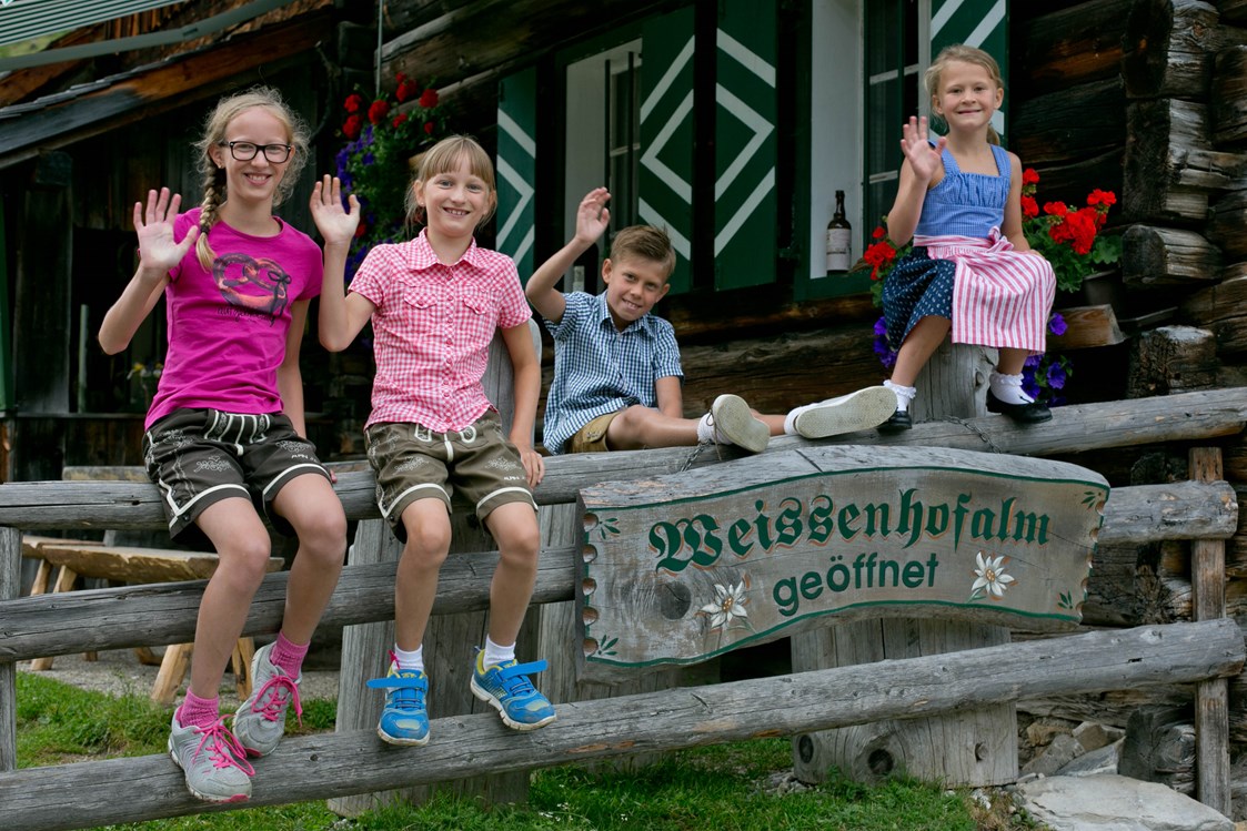 Kinderhotel: Wanderung zur hauseigenen Weissenhofalm 
 - Hotel Gut Weissenhof ****S
