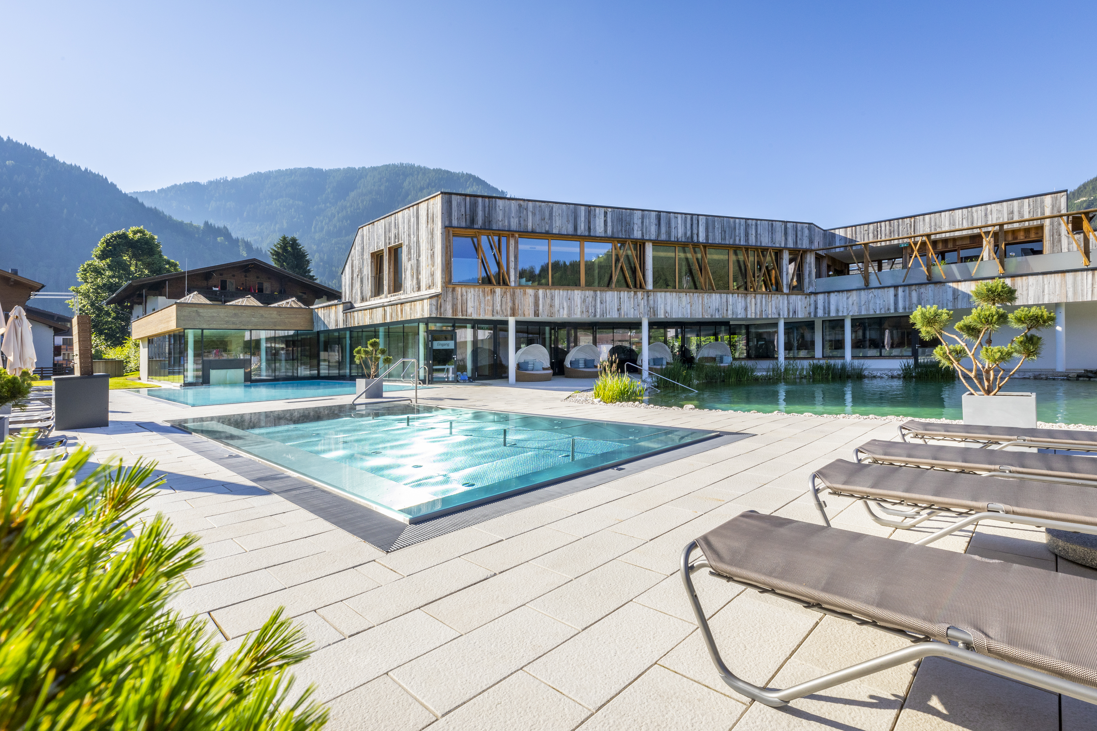 Familienhotel - Pongau - beheizter Outdoorpool und Wärmebecken - Central - Holiday Resort Flachau