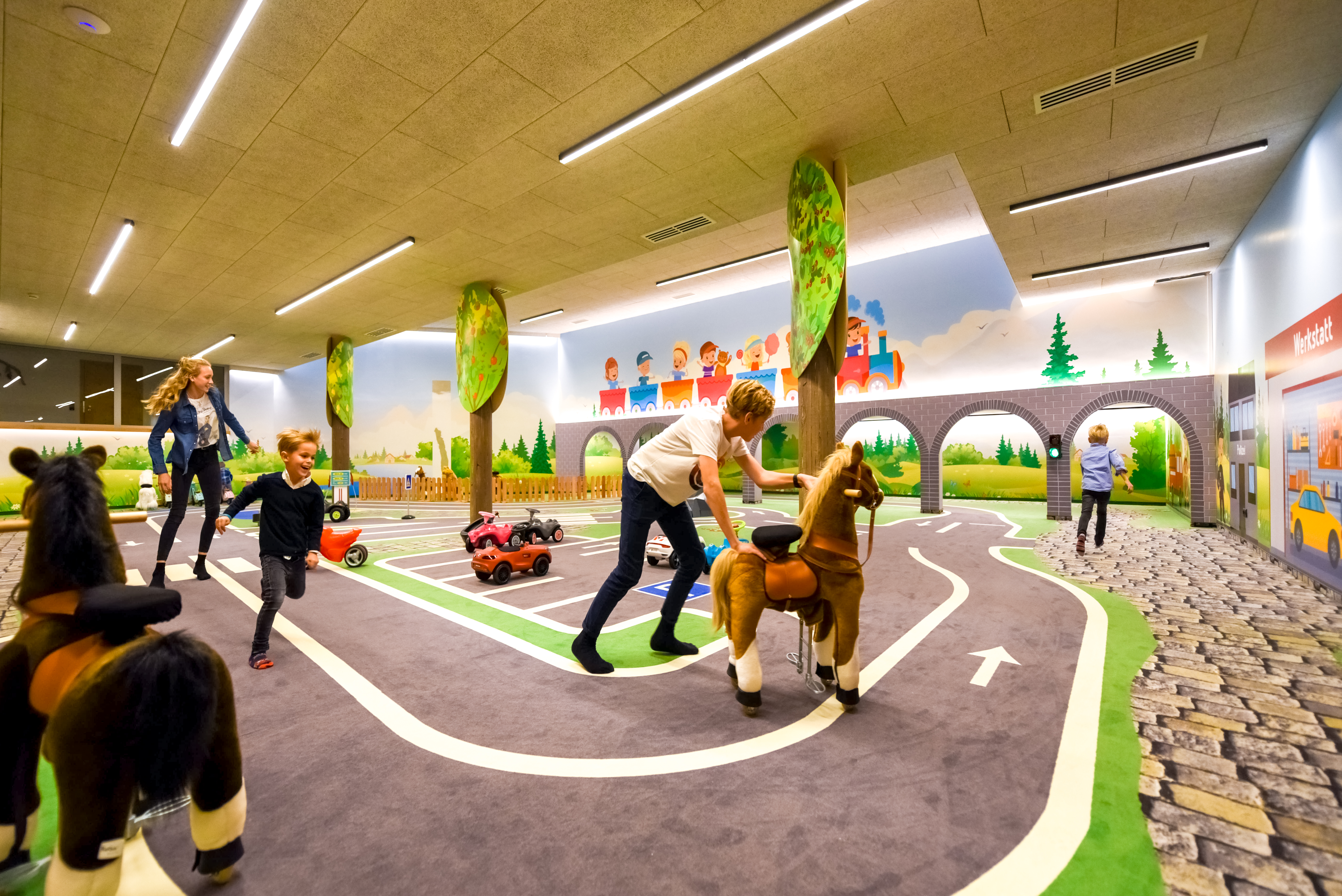 Kinderhotel: Bobbycar Bahn - Central - Holiday Resort Flachau