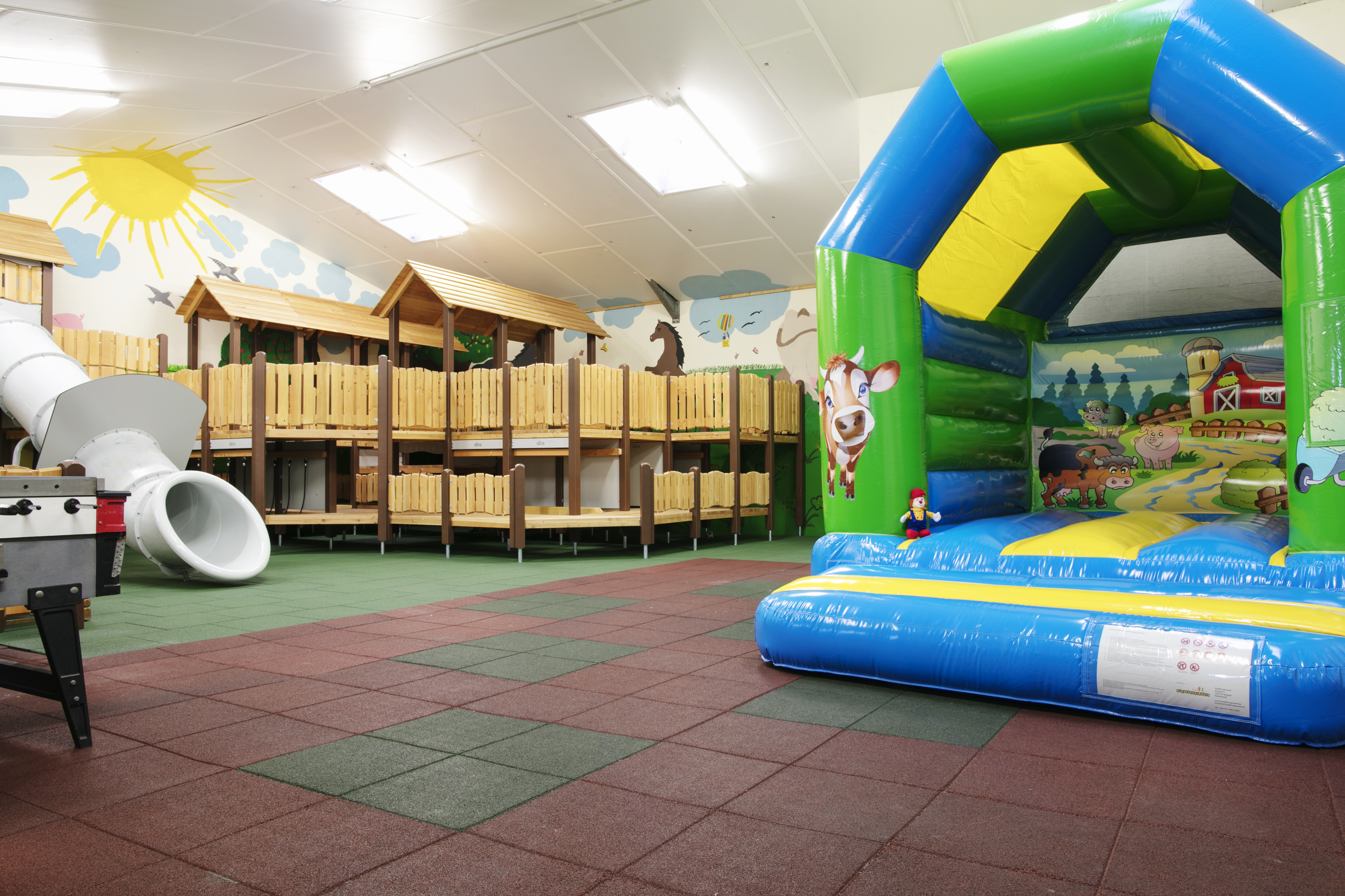 Familienhotel - Umgebungsschwerpunkt: See - Indoor-Spielbereich - Landhuus Laurenz