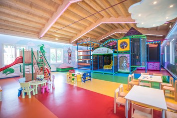 Kinderhotel: Spannung, Spaß und Spiel - Ihre Kinder haben 250m² Spielfläche zur Verfügung - Schlosshotel Lacknerhof****S Flachau