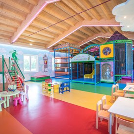 Kinderhotel: Spannung, Spaß und Spiel - Ihre Kinder haben 250m² Spielfläche zur Verfügung - Schlosshotel Lacknerhof****S Flachau