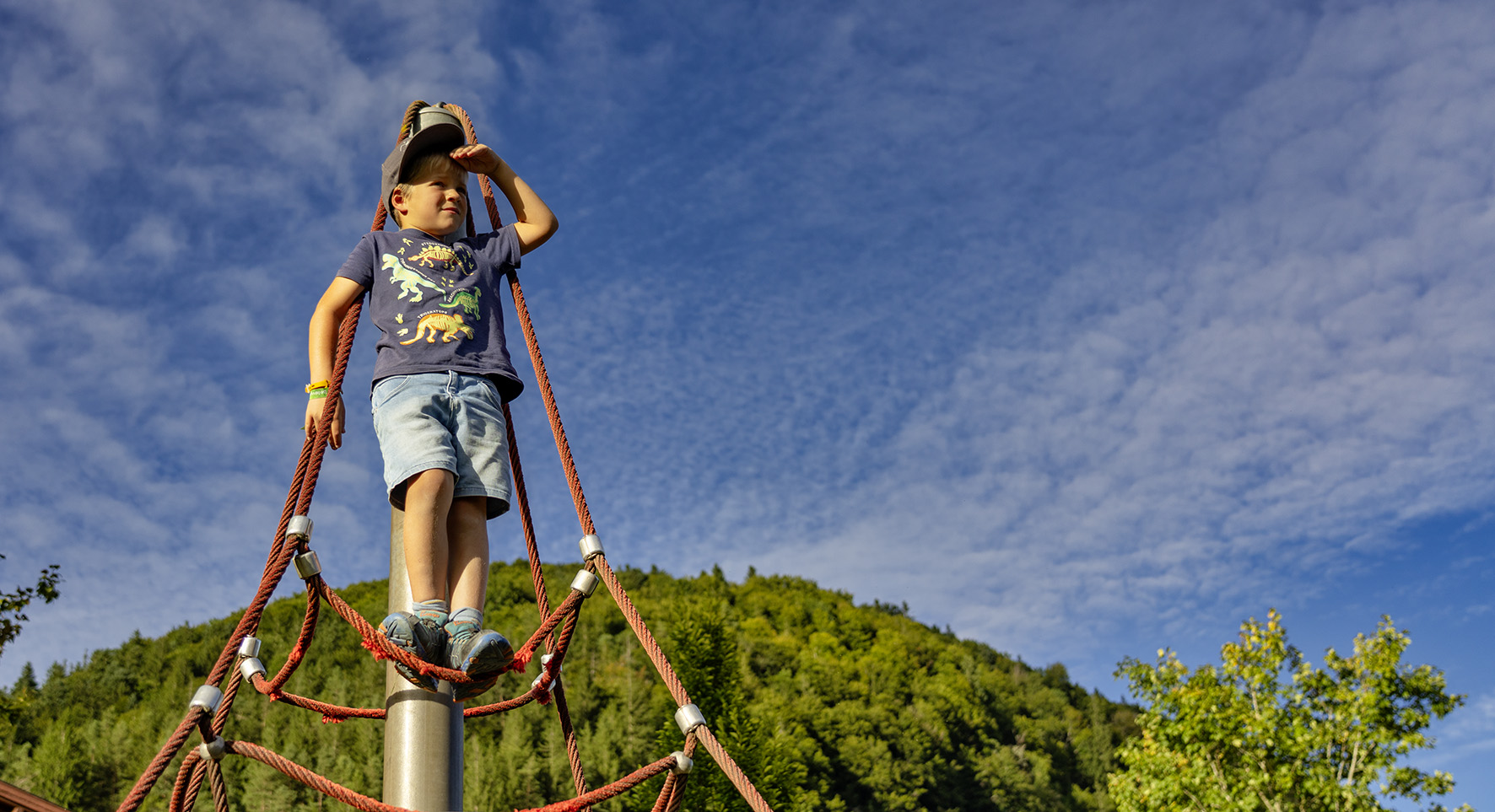 Kinderhotel: Kletterturm mit Ausblick auf See und Berge - Ferienclub Bellevue am Walchsee