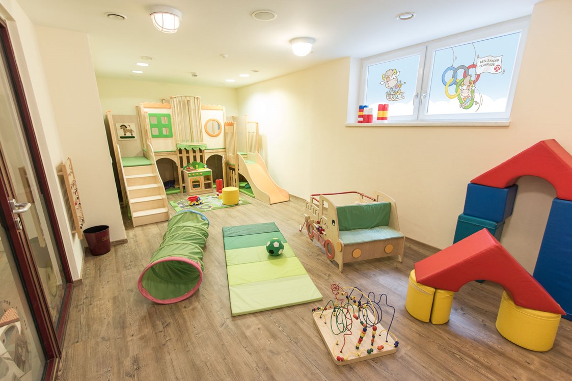 Kinderhotel: Indoor Kinderspielbereich im Reslwirt - Familienresort Reslwirt ****