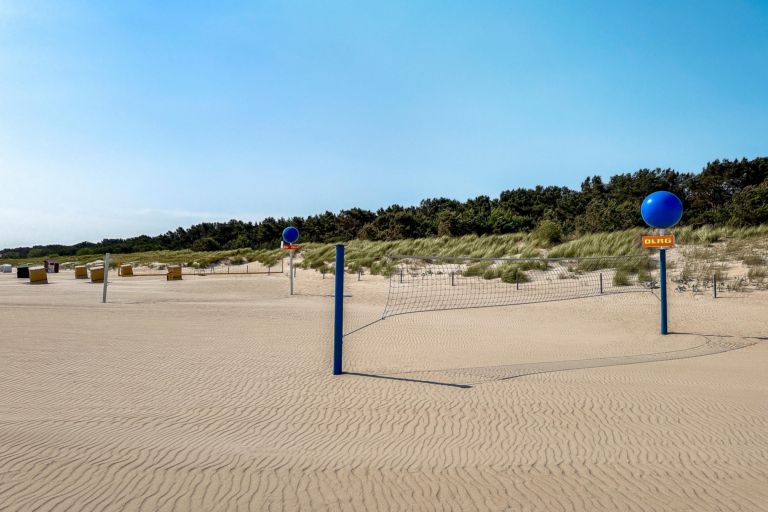 Kinderhotel: Am Strand, Beachvolleyball - SEETELHOTEL Familienresort Usedom