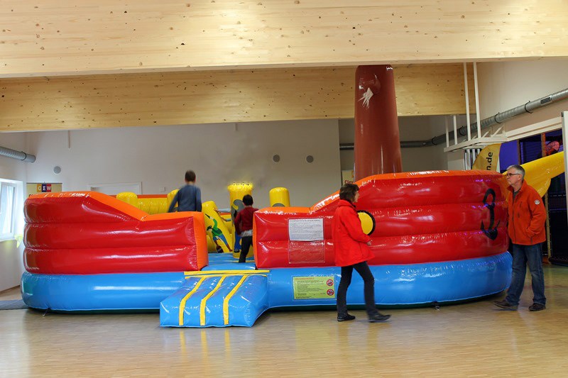 Kinderhotel: Hüpfburg in der Indoor Kinderspielwelt - Ferienclub Maierhöfen