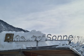 Kinderhotel: Schnee in Hülle und Fülle Winter 2021 - Sonne Bezau Familotel Bregenzerwald