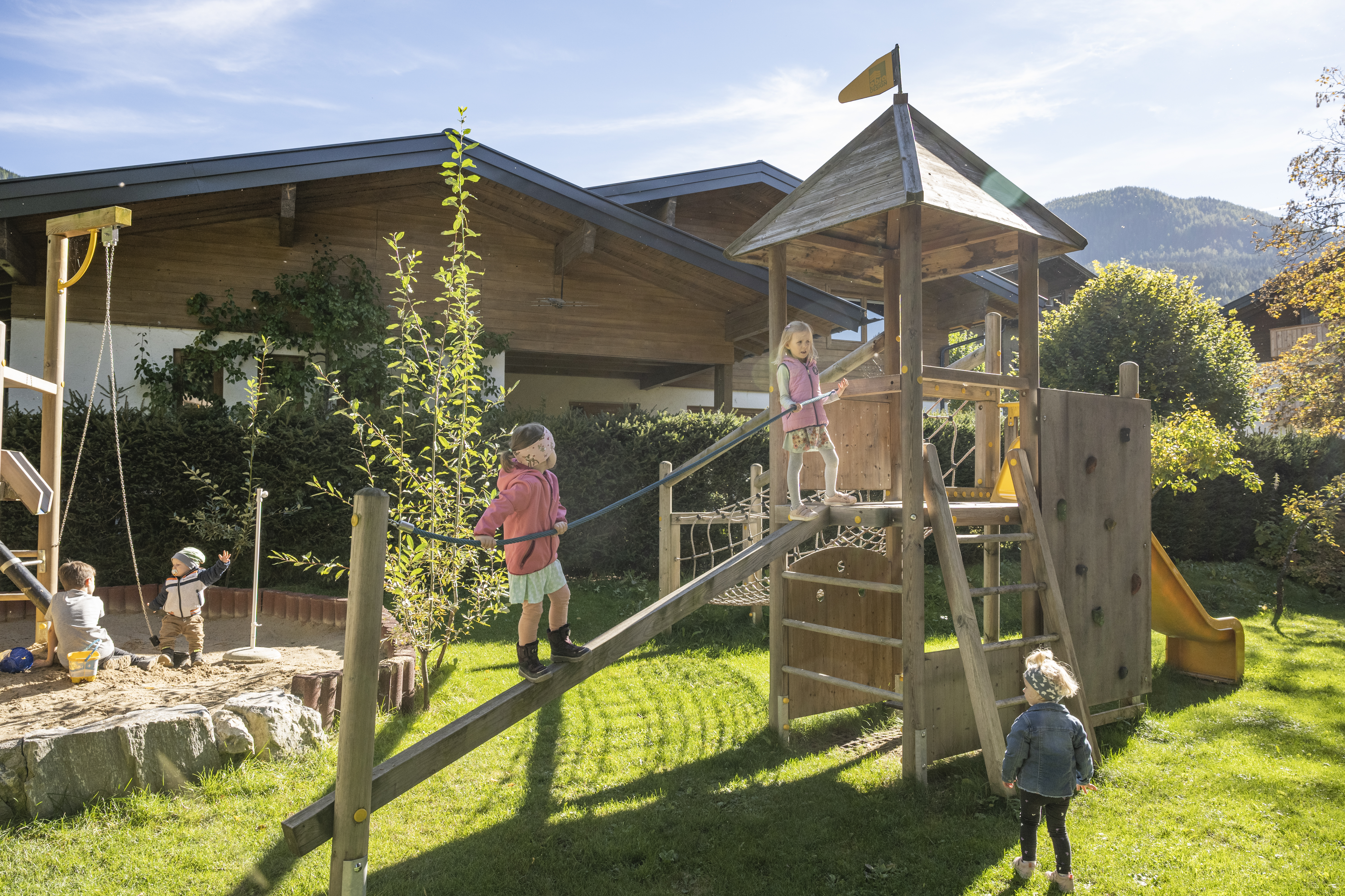 Kinderhotel: Spielplatz - Hotel Tirolerhof - mein Haus mit Herz in Flachau