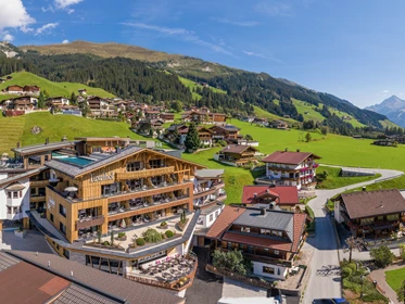 Kinderhotel: Hotel Alpin Spa Tuxerhof mit Sunset Relaxpool auf dem Dach - Alpin Spa Hotel Tuxerhof