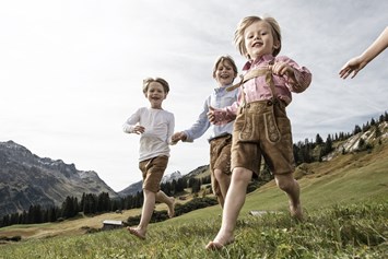 Kinderhotel: Familienurlaub am Arlberg - Hotel Goldener Berg