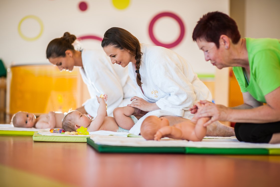 Kinderhotel: Babymassage - Hotel Sonnenpark**** Superior