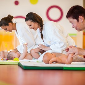 Kinderhotel: Babymassage - Hotel Sonnenpark**** Superior