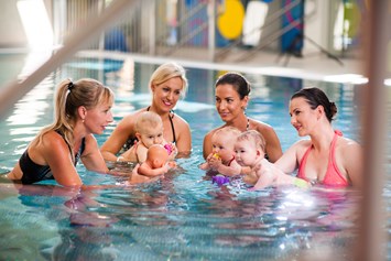 Kinderhotel: Babyschwimmen - Hotel Sonnenpark**** Superior