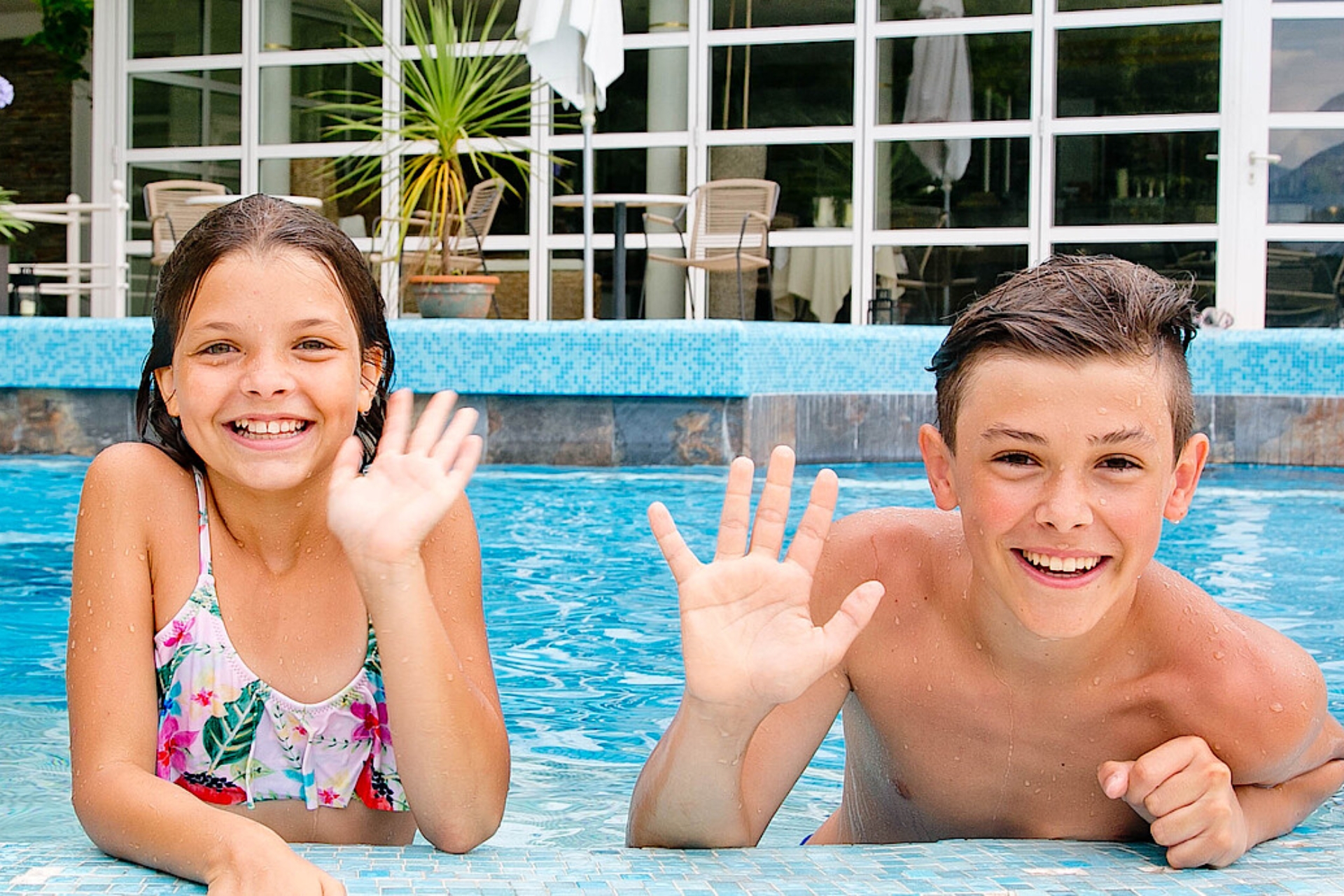 Kinderhotel: Kids im Pool - Hotel Amerika-Holzer am See