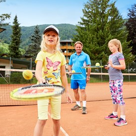 Kinderhotel: Tennisvergnügen für Groß & Klein am POST-Tennisccourt - Hotel DIE POST