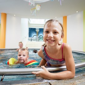 Kinderhotel: Familien-Badehosen-Area - Hotel DIE POST ****S