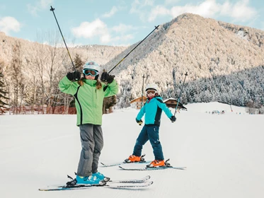 Kinderhotel: Skifahren am hauseigenen Skilift - Kinderhotel Sonnwies