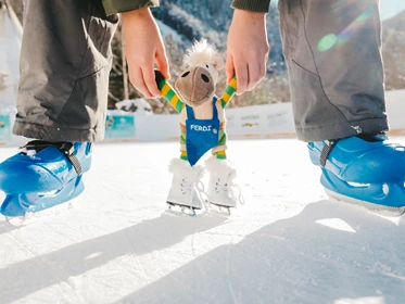 Kinderhotel: Eislaufen im eigenen Snowpark - Kinderhotel Sonnwies