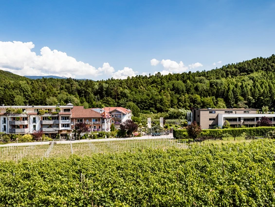 Kinderhotel: Das Gartenhotel Moser liegt inmitten des Montiggler Waldes, umgeben von Weinbergen, Wäldern am Großen Montiggler See. Ideal für Ihren Urlaub mitten in der Natur! - Gartenhotel Moser ****s