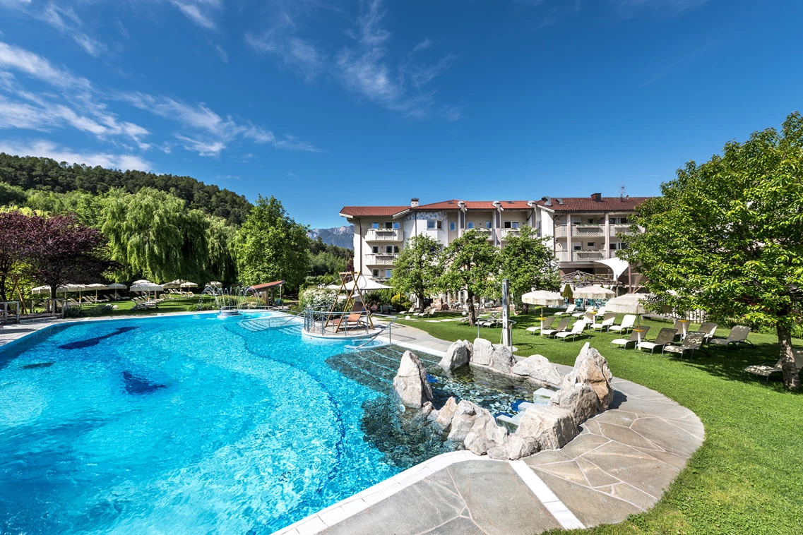 Kinderhotel: Außenschwimmbad - Gartenhotel Moser ****s