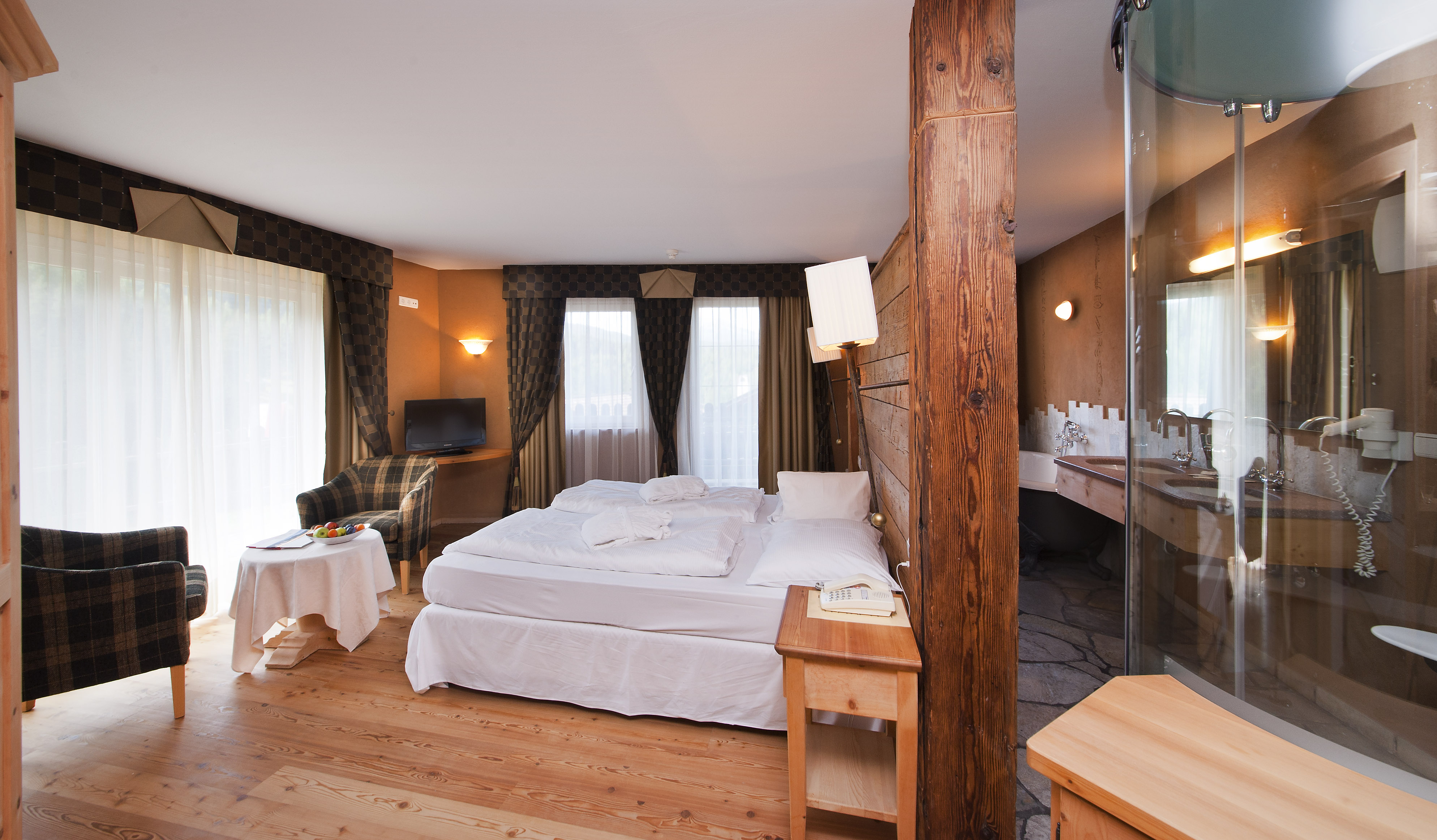 Hotel und Reiterhof Obereggen Zimmerkategorien Bio Suiten mit abgetrennten Kinderzimmer