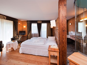 Hotel und Reiterhof Obereggen Zimmerkategorien Bio Suiten mit abgetrennten Kinderzimmer
