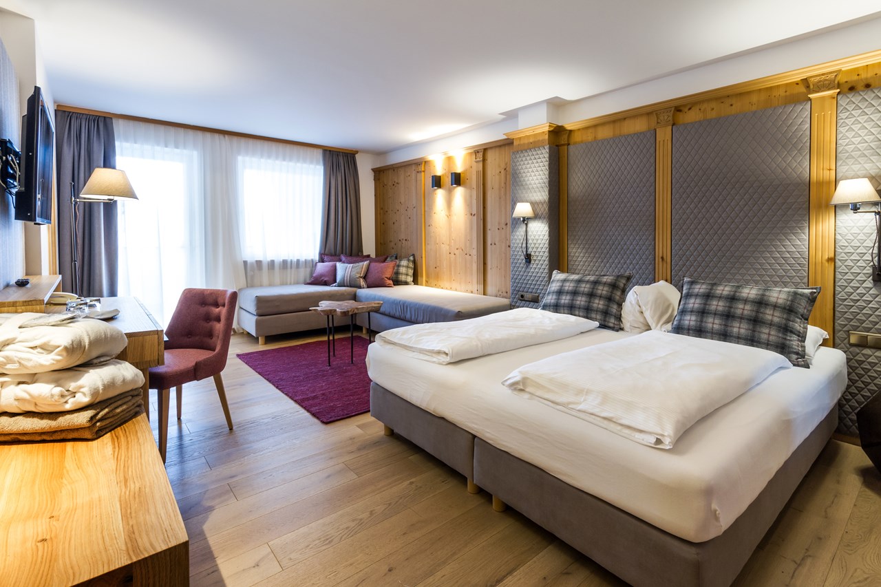 Hotel und Reiterhof Obereggen Zimmerkategorien Familienzimmer "Latemar" bis zu 5 Personen 