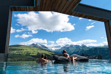 Kinderhotel: Alpenwelt FelsenSPA/ Außen Pool mit Panorama Blick  - Das Alpenwelt Resort****SUPERIOR