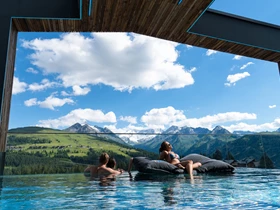 Kinderhotel: Alpenwelt FelsenSPA/ Außen Pool mit Panorama Blick  - MY ALPENWELT Resort****SUPERIOR