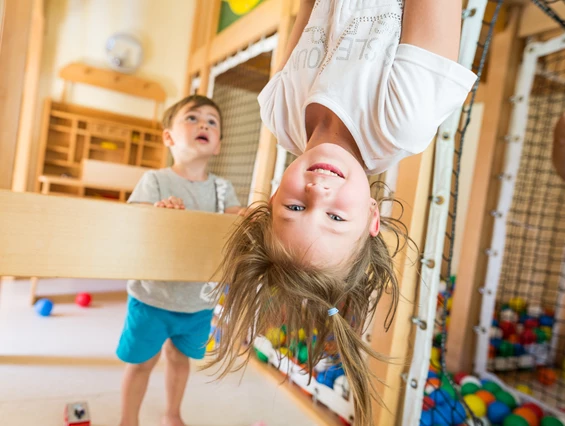 Kinderhotel: Indoor-Spielzimmer - Ferienhotel Trattnig