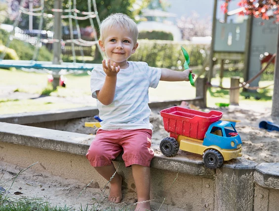 Kinderhotel: Kinderspielplatz - Ferienhotel Trattnig