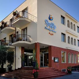 Kinderhotel: Hotel Raffy
Außerhalb des Hotels steht ein Parkplatz zur Verfügung - Hotel Raffy
