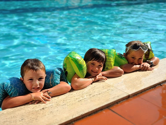Kinderhotel: Kids im Pool - Hotel Raffy