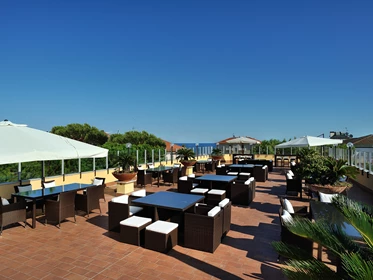 Kinderhotel: Terrasse - Hotel Raffy