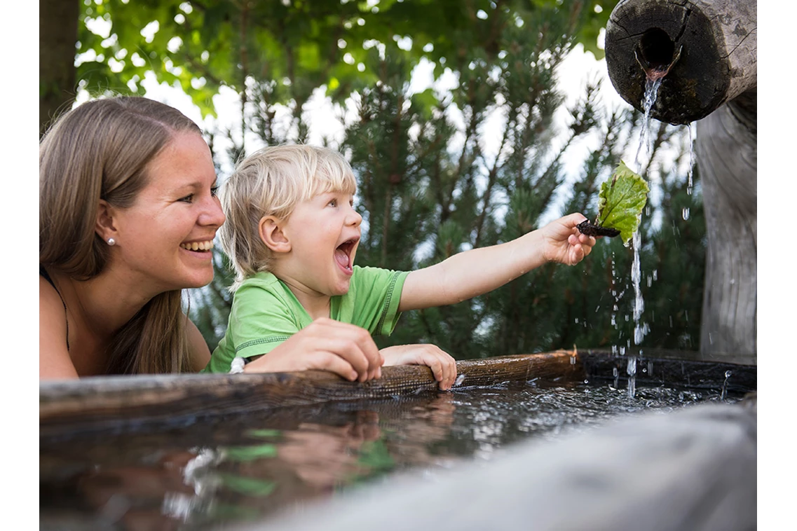 Kinderhotel: Wasserbrunnen - Taser Alm