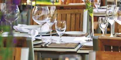 Familienhotel - Klassifizierung: 3 Sterne - Trentino-Südtirol - Schön gedeckte Tische im Gasthof - Taser Alm