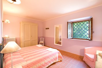 Kinderhotel: Schlafzimmer mit Doppelbett - Castellare di Tonda Resort & Spa