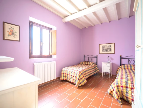 Kinderhotel: Schlafzimmer mit zwei Einzelbetten - Castellare di Tonda Resort & Spa
